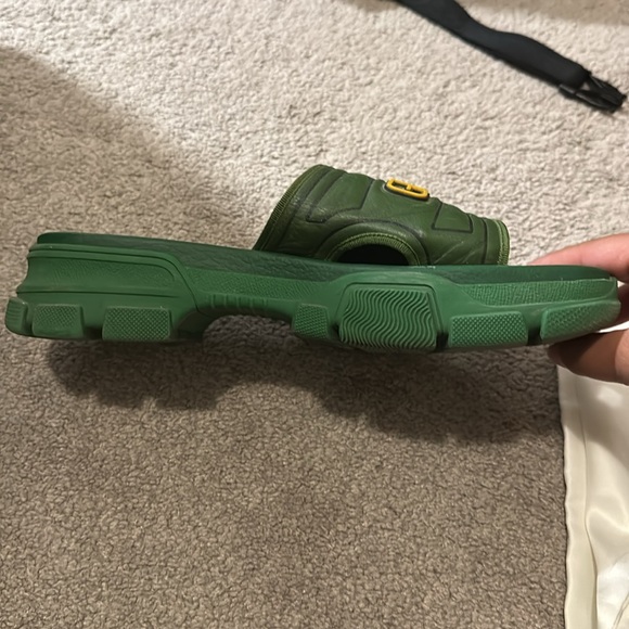 Gucci Aguru Trek Leather Slides - Picture 2 of 2